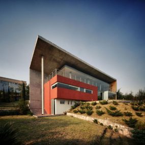 Thermal Inertia House with Panoramic Views