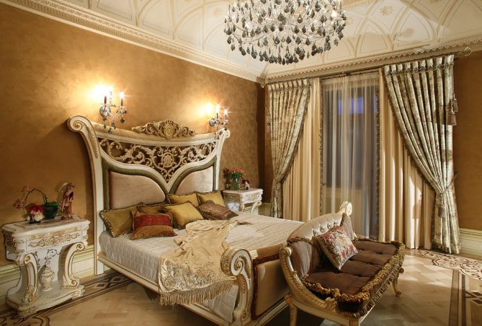 кровать в интерьере в стиле барокко