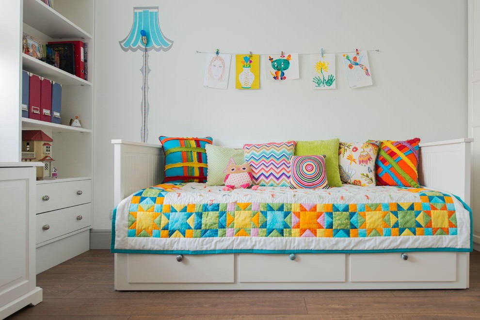 Детская кровать-диван с выдвижными ящиками