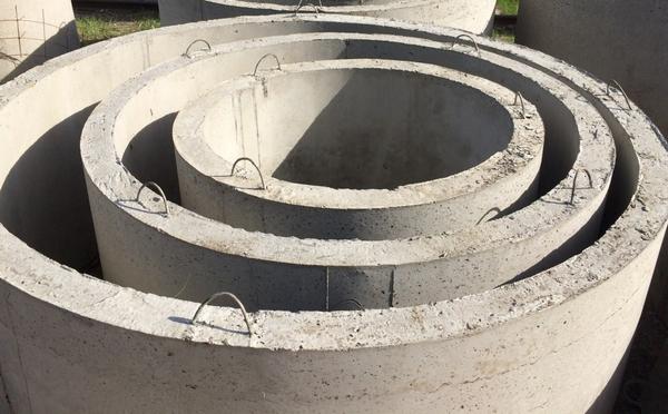 Железобетонные кольца разного диаметра. Фото с сайта 009.kharkov.ua