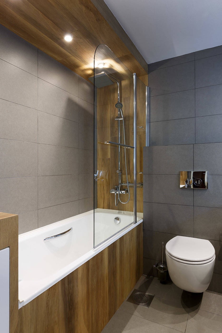 Современный дизайн ванной комнаты с душевой перегородкой
