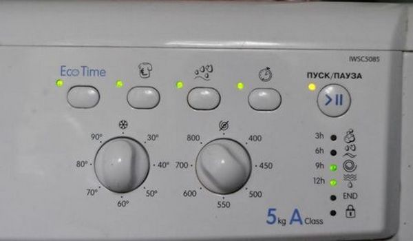Если у стиральной машины есть таймер, сенсорное управление, различные индикаторы, пользоваться ей более удобно