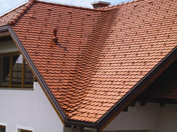 Крыша из: виды металлопрофиля и способы его установки