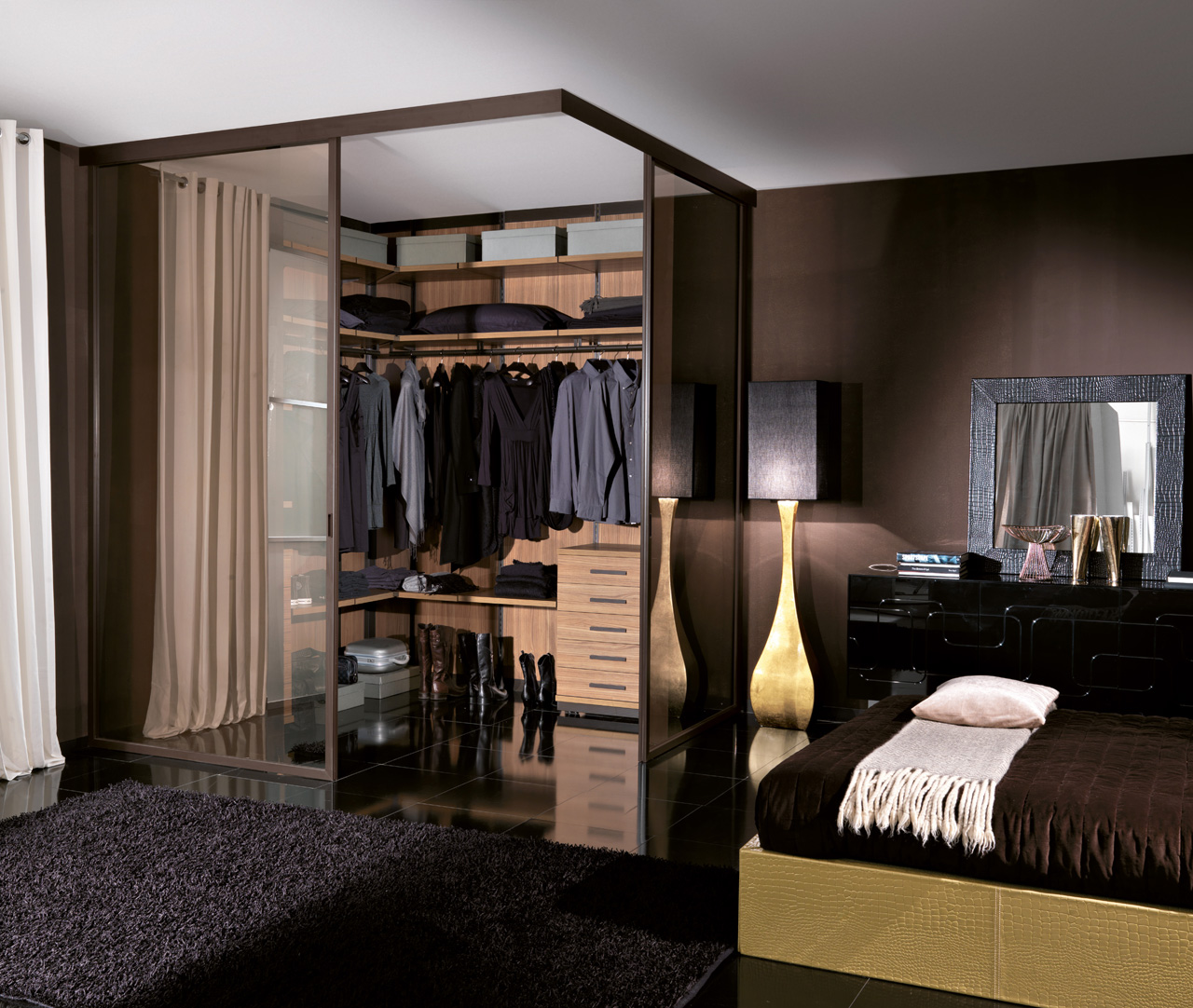 Гардеробная в спальне небольшого размера: Спальня с гардеробной .