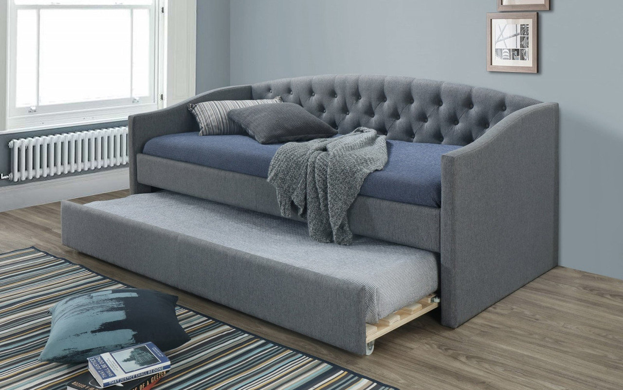 Небольшой но удобный диван